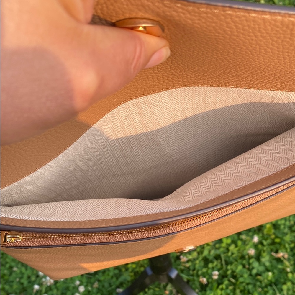 Tory Burch Tan Crossbody Bag - Picture 7 of 17